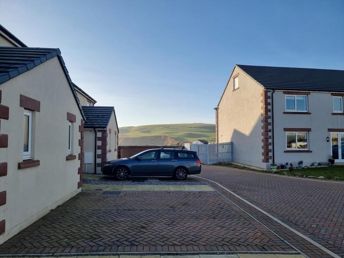 Impeccable Beachfront 2-Bed Cottage In St Bees Exterior photo