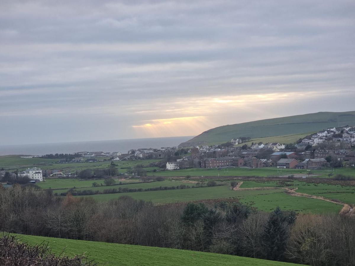 Impeccable Beachfront 2-Bed Cottage In St Bees Exterior photo